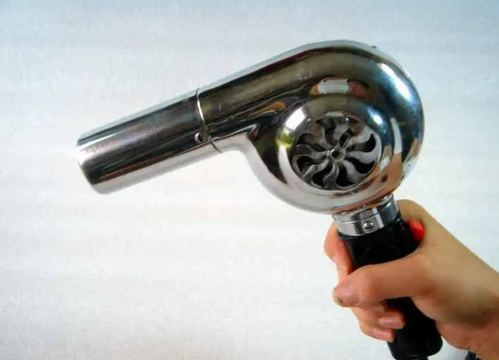 吹风机的对色观察，选用标准光源箱！